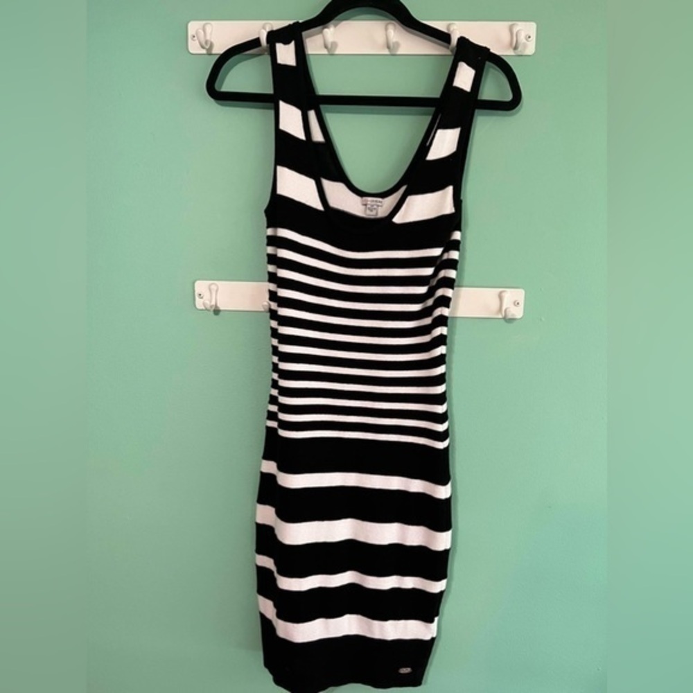 Black & White Small Guess Dress - Picture 4 of 6